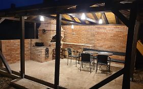 Casa din Vie, Piscină Încălzită, întreaga locație la 15min de centrul orașului Oradea